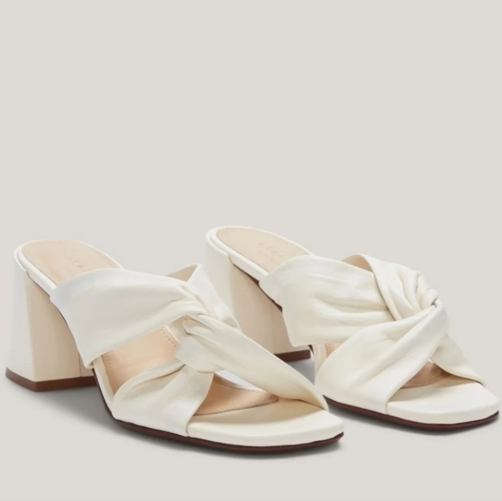 Everlane The Day Twist Heel in Cream Size Leather Flared Block Heel